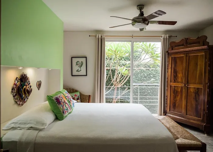 Casa de las Bugambilias B&B