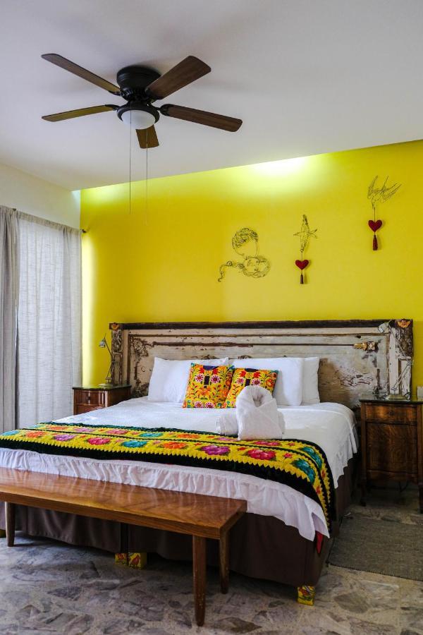 Bed and breakfast Casa De Bugambilias *